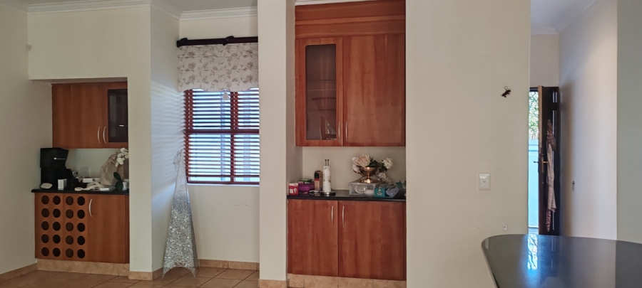 4 Bedroom Property for Sale in WestLake Country Safari Estate North West